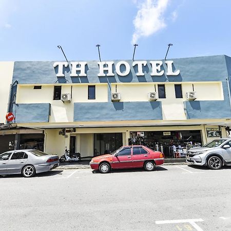 Oyo 90445 Th Hotel Bahau المظهر الخارجي الصورة