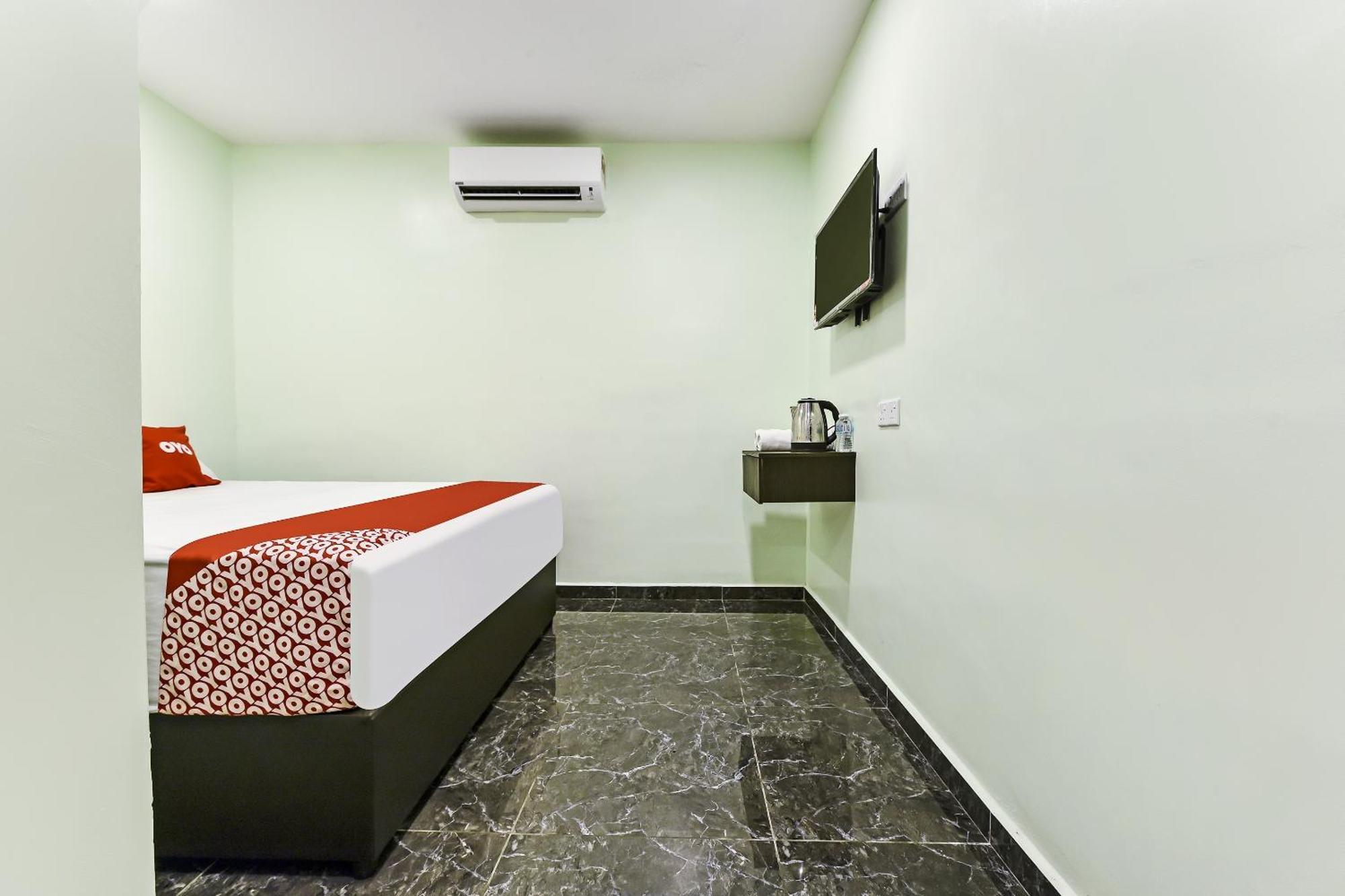 Oyo 90445 Th Hotel Bahau المظهر الخارجي الصورة
